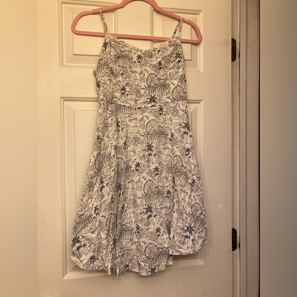 Old Navy brand, size medium, super fun print, cute and casual dress